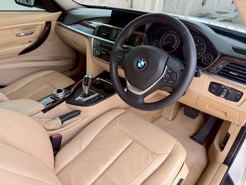 BMW 320d  Luxury Line (F30) 2.0L 8AT TwinTurbo