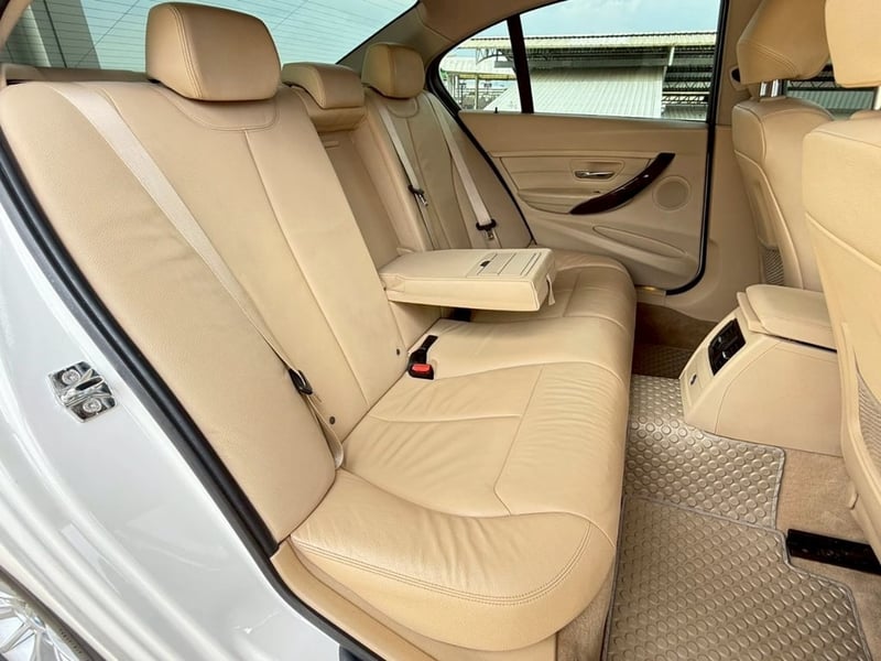 BMW 320d  Luxury Line (F30) 2.0L 8AT TwinTurbo