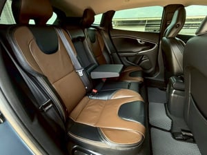 VOLVO V40 (T5) Cross Country 2.0L Turbo 6AT