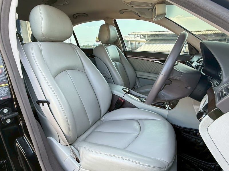 Mercedes - Benz E200 Kompressor < หน้าธนู > Avantgarde 1.8L 5AT (W211) Mercedes - Benz E200 Kompressor < หน้าธนู > Avantgarde 1.8L 5AT (W211)