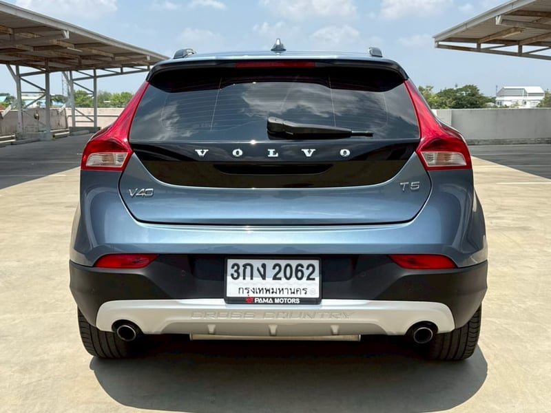 VOLVO V40 (T5) Cross Country 2.0L Turbo 6AT