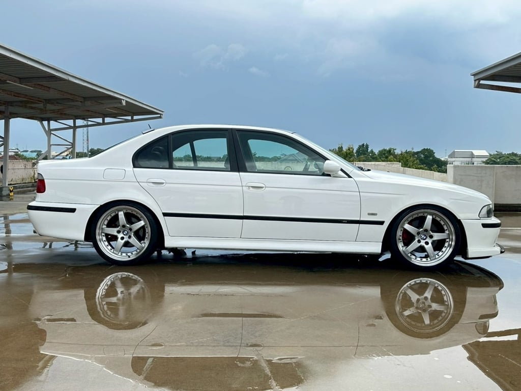 BMW 540i M-Sport (E39) รถย้ายของ 4.4L V8