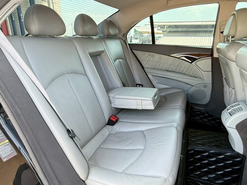 Mercedes - Benz E200 Kompressor < หน้าธนู > Avantgarde 1.8L 5AT (W211) Mercedes - Benz E200 Kompressor < หน้าธนู > Avantgarde 1.8L 5AT (W211)