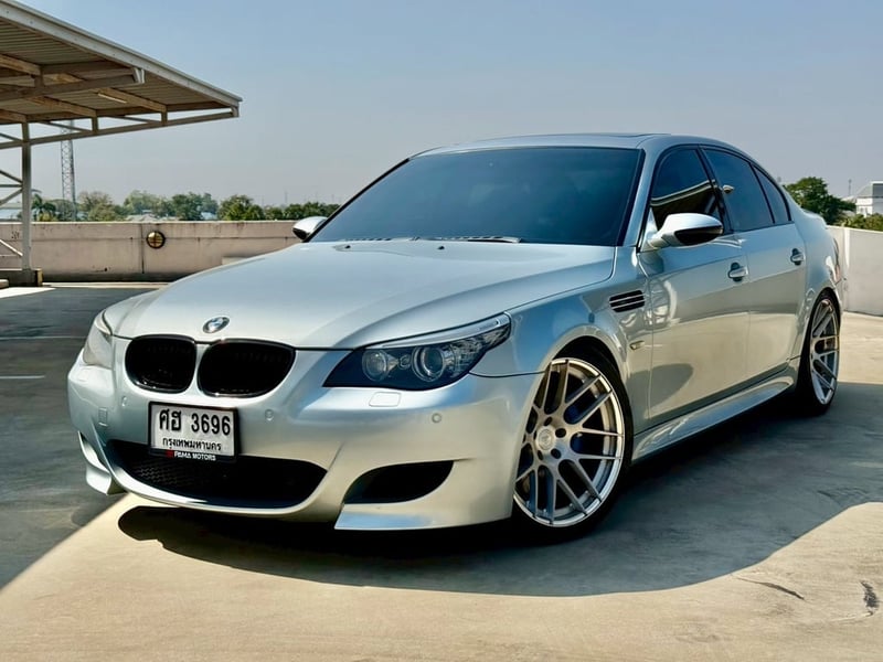 BMW M5 5.0i "Sunroof" (E60) 5.0L V10 SMG 7AT