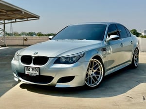 BMW M5 5.0i "Sunroof" (E60) 5.0L V10 SMG 7AT