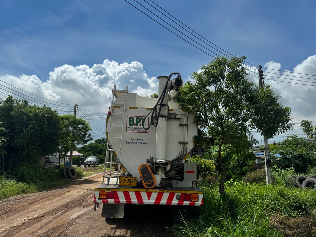 ขายรถไซโลอาหารสัตว์ พร้อมใช้งาน ขายรถไซโลอาหารสัตว์ พร้อมใช้งาน