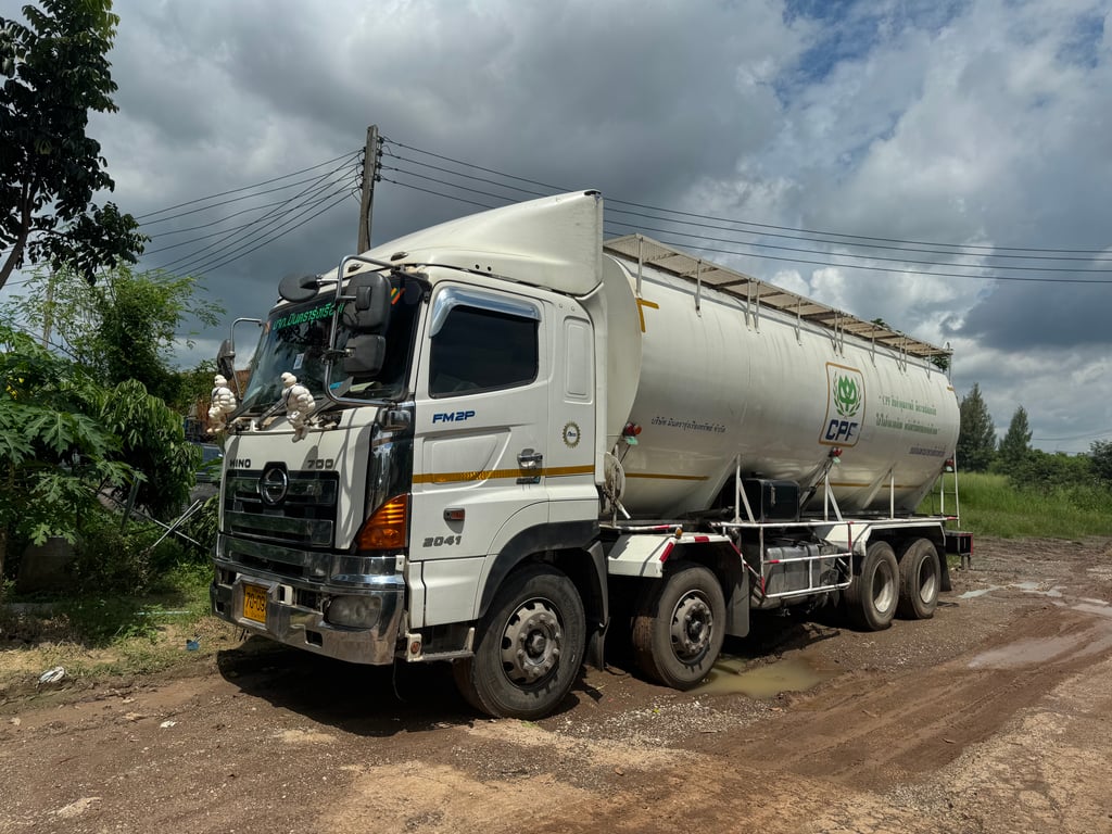 ขายรถไซโลอาหารสัตว์ พร้อมใช้งาน ขายรถไซโลอาหารสัตว์ พร้อมใช้งาน