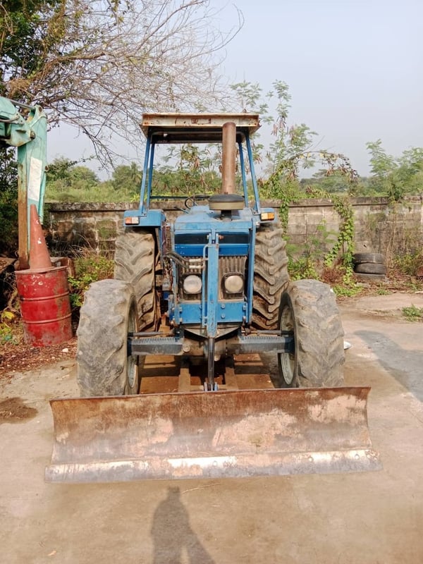 รถไถ รถใช้งานเอง