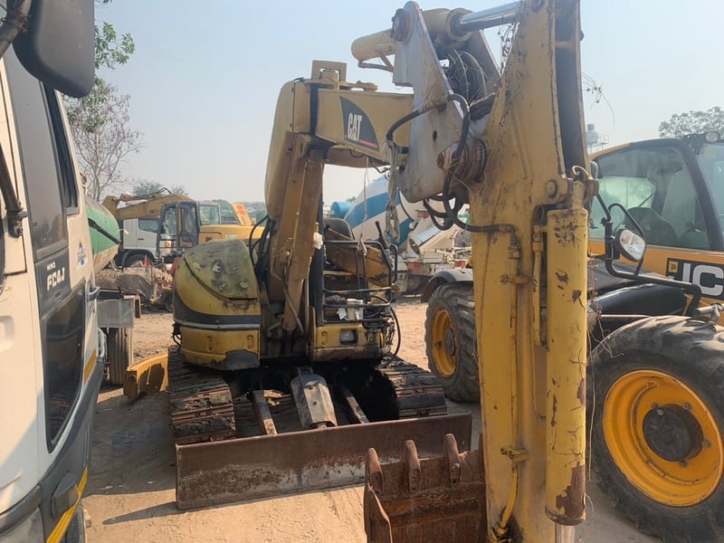 รถแบคโฮ CAT 