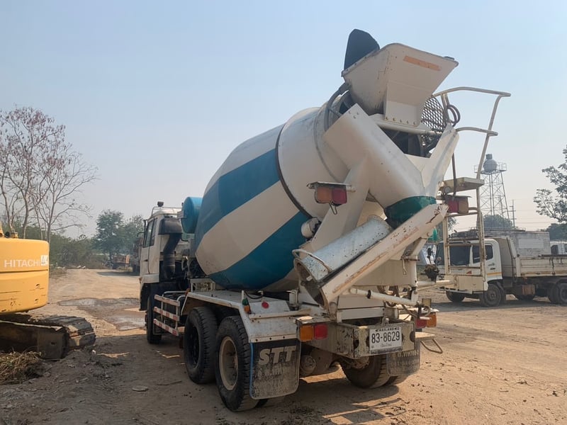 รถโม่ปูน ใช้งานเอง รถโม่ปูน ใช้งานเอง