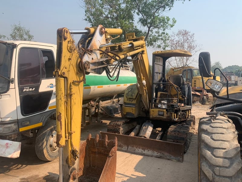 รถแบคโฮ CAT 