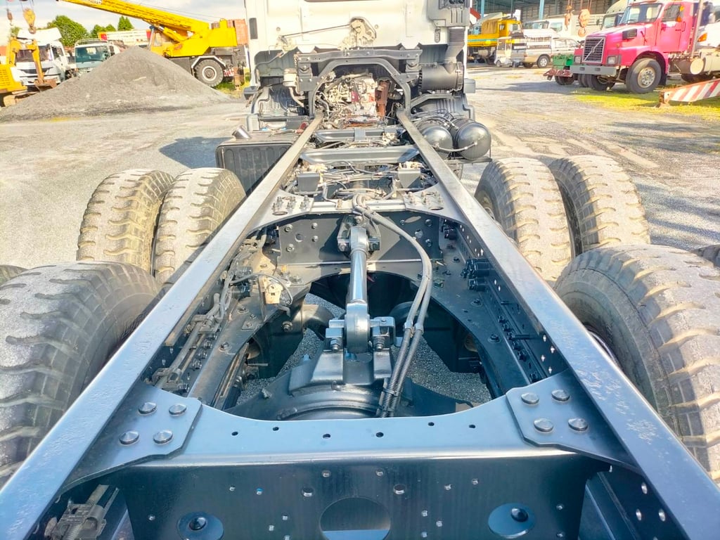 ขาย10ล้อ แชชซีเปล่าไมล์แท้ๆเก่าเก็บใช้งานน้อยมาก3หมื่นกว่ากิโล 