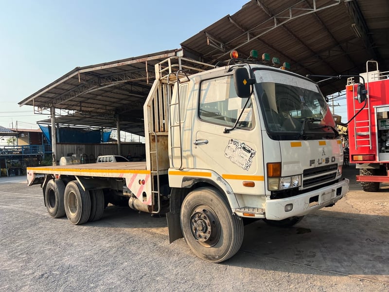 ขาย10ล้อมิตซูบิชิ 517 เพลาเดียว รุ่นผ้าเบรคใหญ่ พื้นเรียบ สภาพใช้งานอยู่