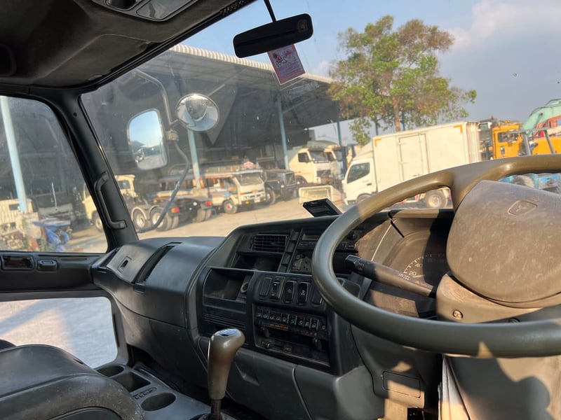 ขาย10ล้อมิตซูบิชิ 517 เพลาเดียว รุ่นผ้าเบรคใหญ่ พื้นเรียบ สภาพใช้งานอยู่