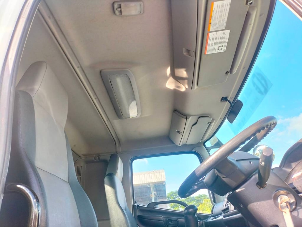 ขาย10ล้อ แชชซีเปล่าไมล์แท้ๆเก่าเก็บใช้งานน้อยมาก3หมื่นกว่ากิโล 