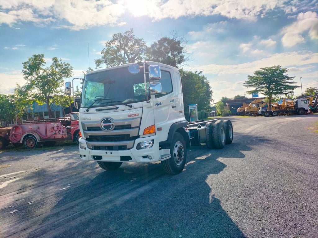 ขาย10ล้อ แชชซีเปล่าไมล์แท้ๆเก่าเก็บใช้งานน้อยมาก3หมื่นกว่ากิโล 