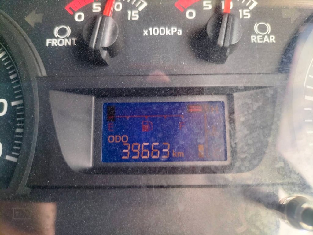 ขาย10ล้อ แชชซีเปล่าไมล์แท้ๆเก่าเก็บใช้งานน้อยมาก3หมื่นกว่ากิโล 