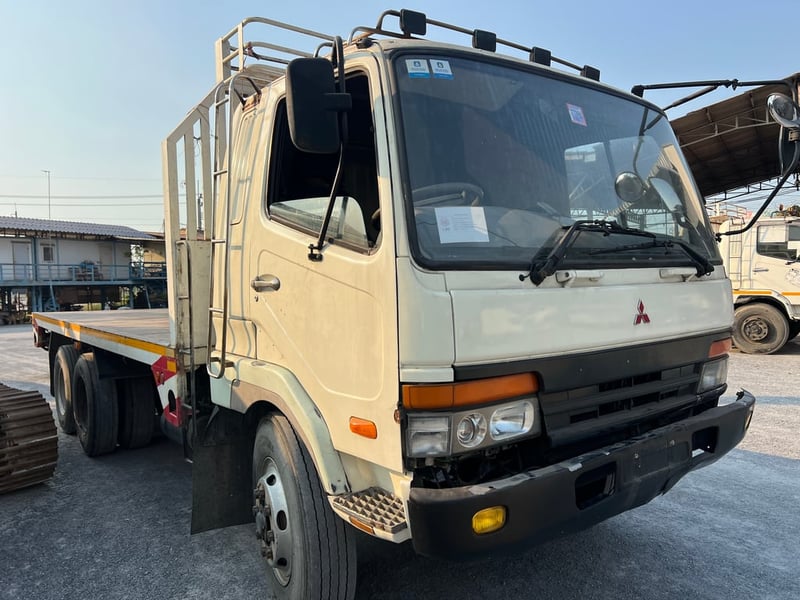 ขาย10ล้อมิตซูบิชิ 517 เพลาเดียว รุ่นผ้าเบรคใหญ่ พื้นเรียบ สภาพใช้งานอยู่