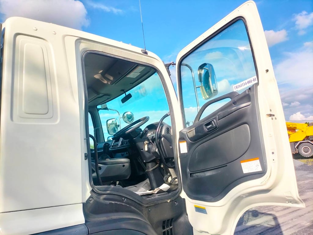 ขาย10ล้อ แชชซีเปล่าไมล์แท้ๆเก่าเก็บใช้งานน้อยมาก3หมื่นกว่ากิโล 