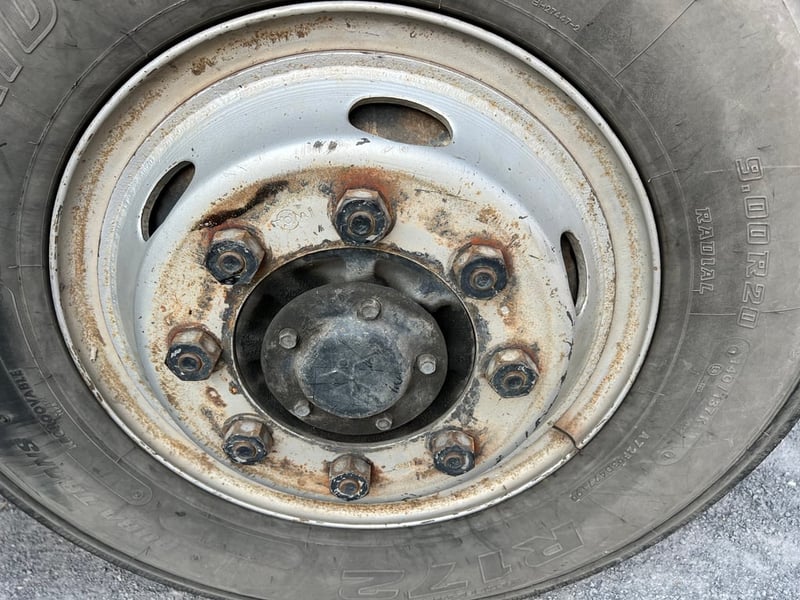 ขาย10ล้อมิตซูบิชิ 517 เพลาเดียว รุ่นผ้าเบรคใหญ่ พื้นเรียบ สภาพใช้งานอยู่