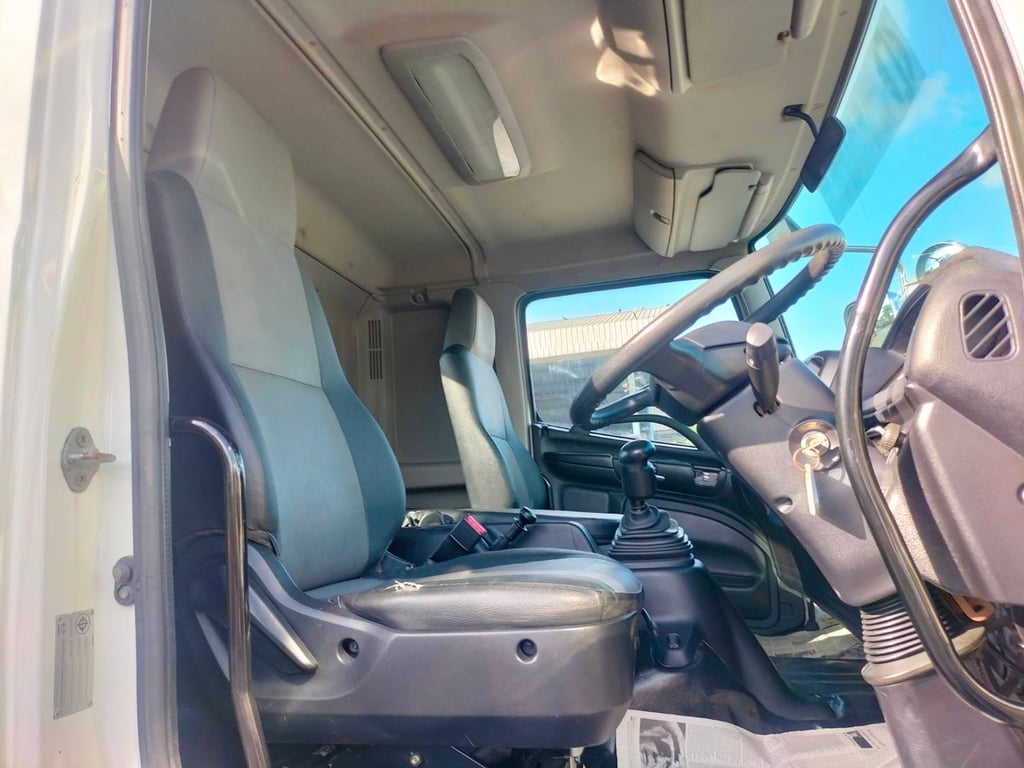 ขาย10ล้อ แชชซีเปล่าไมล์แท้ๆเก่าเก็บใช้งานน้อยมาก3หมื่นกว่ากิโล 