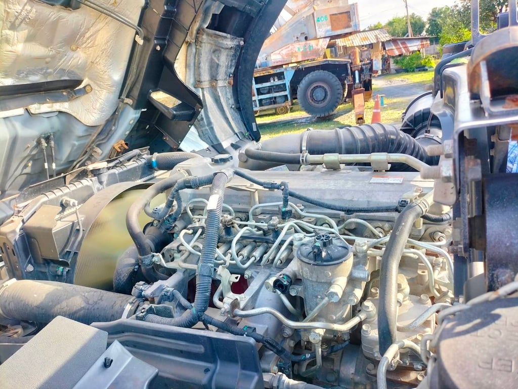 ขาย10ล้อ แชชซีเปล่าไมล์แท้ๆเก่าเก็บใช้งานน้อยมาก3หมื่นกว่ากิโล 