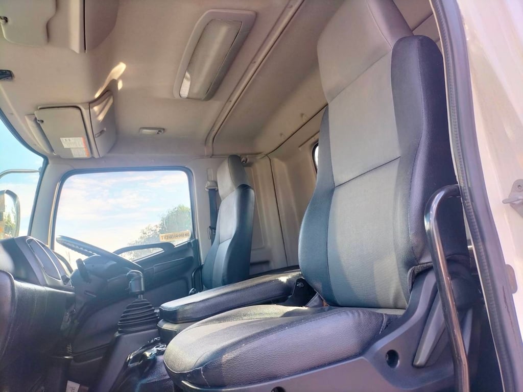 ขาย10ล้อ แชชซีเปล่าไมล์แท้ๆเก่าเก็บใช้งานน้อยมาก3หมื่นกว่ากิโล 