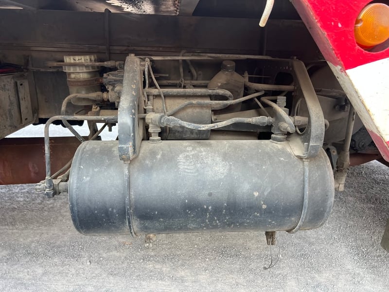 ขาย10ล้อมิตซูบิชิ 517 เพลาเดียว รุ่นผ้าเบรคใหญ่ พื้นเรียบ สภาพใช้งานอยู่