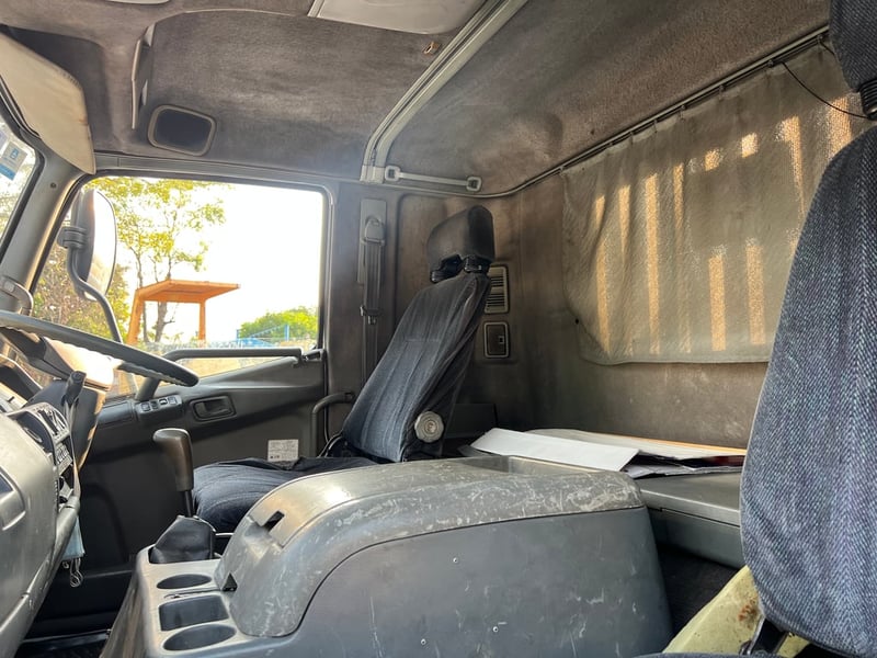 ขาย10ล้อมิตซูบิชิ 517 เพลาเดียว รุ่นผ้าเบรคใหญ่ พื้นเรียบ สภาพใช้งานอยู่