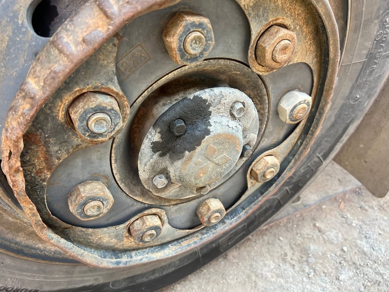 ขาย10ล้อมิตซูบิชิ 517 เพลาเดียว รุ่นผ้าเบรคใหญ่ พื้นเรียบ สภาพใช้งานอยู่