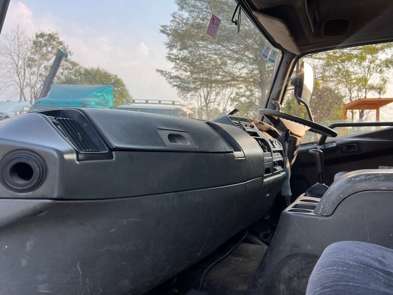 ขาย10ล้อมิตซูบิชิ 517 เพลาเดียว รุ่นผ้าเบรคใหญ่ พื้นเรียบ สภาพใช้งานอยู่