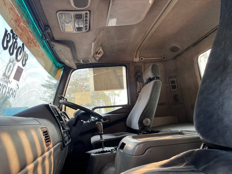 ขาย10ล้อมิตซูบิชิ 517 เพลาเดียว รุ่นผ้าเบรคใหญ่ พื้นเรียบ สภาพใช้งานอยู่