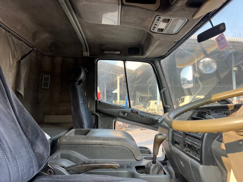 ขาย10ล้อมิตซูบิชิ 517 เพลาเดียว รุ่นผ้าเบรคใหญ่ พื้นเรียบ สภาพใช้งานอยู่