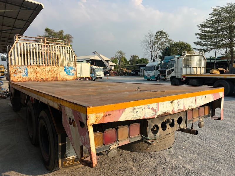 ขาย10ล้อมิตซูบิชิ 517 เพลาเดียว รุ่นผ้าเบรคใหญ่ พื้นเรียบ สภาพใช้งานอยู่