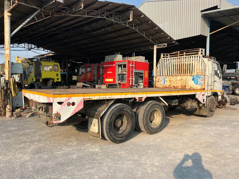 ขาย10ล้อมิตซูบิชิ 517 เพลาเดียว รุ่นผ้าเบรคใหญ่ พื้นเรียบ สภาพใช้งานอยู่