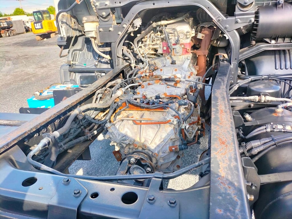 ขาย10ล้อ แชชซีเปล่าไมล์แท้ๆเก่าเก็บใช้งานน้อยมาก3หมื่นกว่ากิโล 